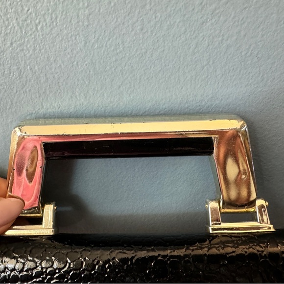 Medium sized Black Crocodile-Embossed Leather Handbag - Picture 2 of 8